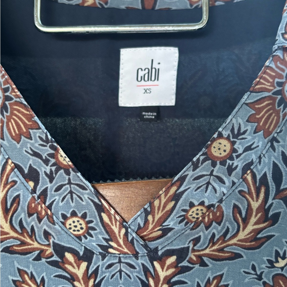 CAbi Blue and Brown Floral Tunic XS along sleeve lined chest‎ 34 in length 34 in - Picture 3 of 4